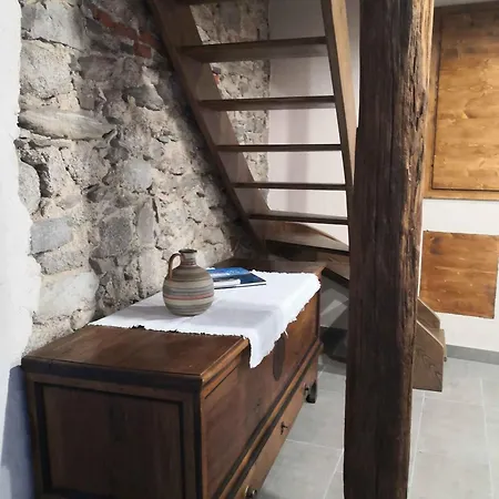 - Piemont 22865 شقة