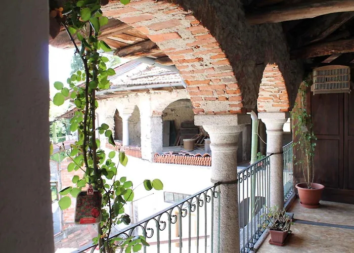- Piemont 22865 Madonna Del Sasso